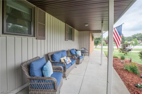 6145 Hollydale Avenue NE Canton OH 44721