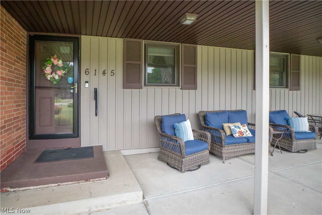 6145 Hollydale Avenue NE Canton OH 44721