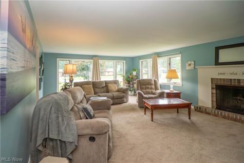 6145 Hollydale Avenue NE Canton OH 44721