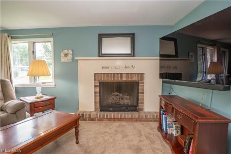 6145 Hollydale Avenue NE Canton OH 44721