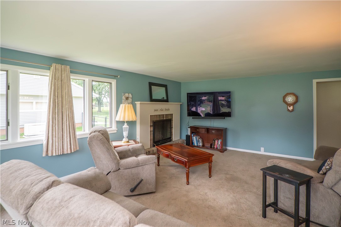 6145 Hollydale Avenue NE Canton OH 44721