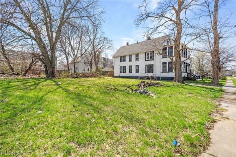 9610 Edmunds Avenue Cleveland OH 44106