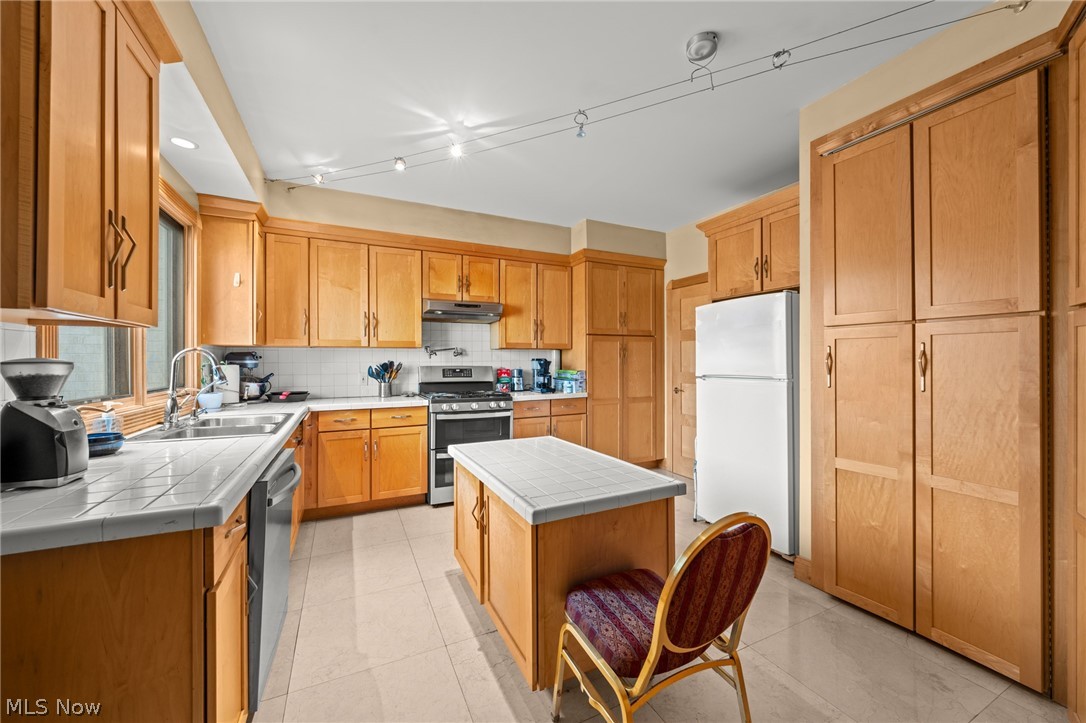 25 Brandon Court Moreland Hills OH 44022
