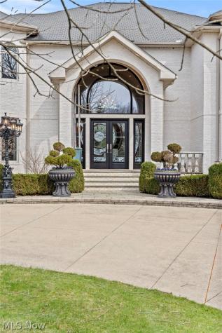 25 Brandon Court Moreland Hills OH 44022