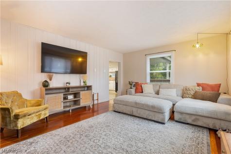 391 Alpha Avenue Akron OH 44312