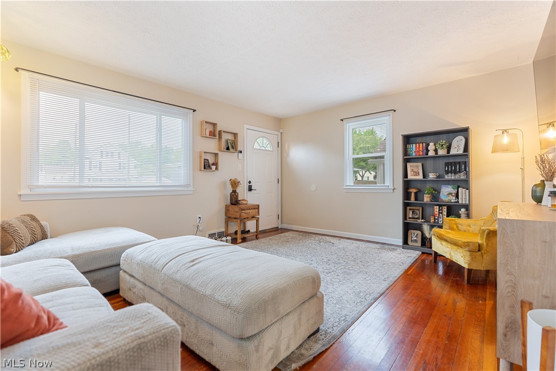 391 Alpha Avenue Akron OH 44312
