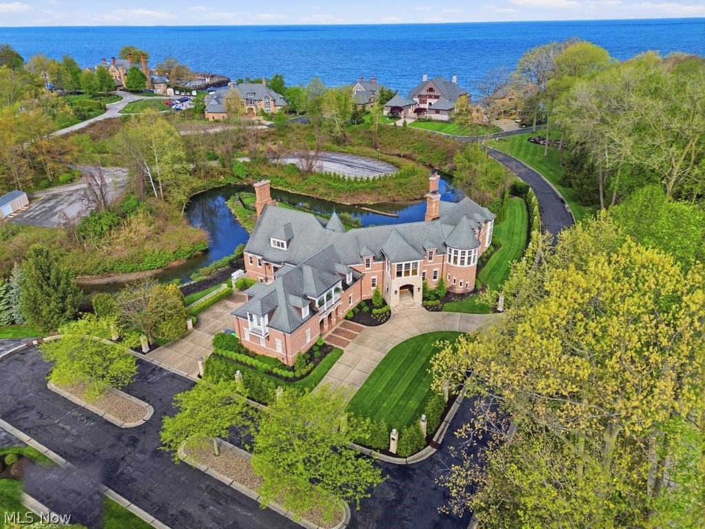 352 Bingham Court Bratenahl OH 44108