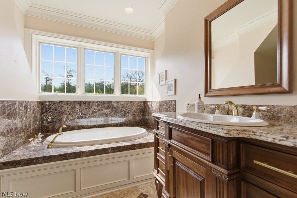 352 Bingham Court Bratenahl OH 44108