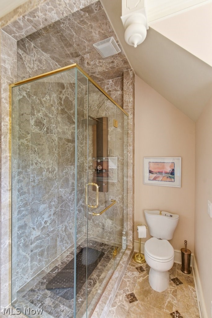 352 Bingham Court Bratenahl OH 44108