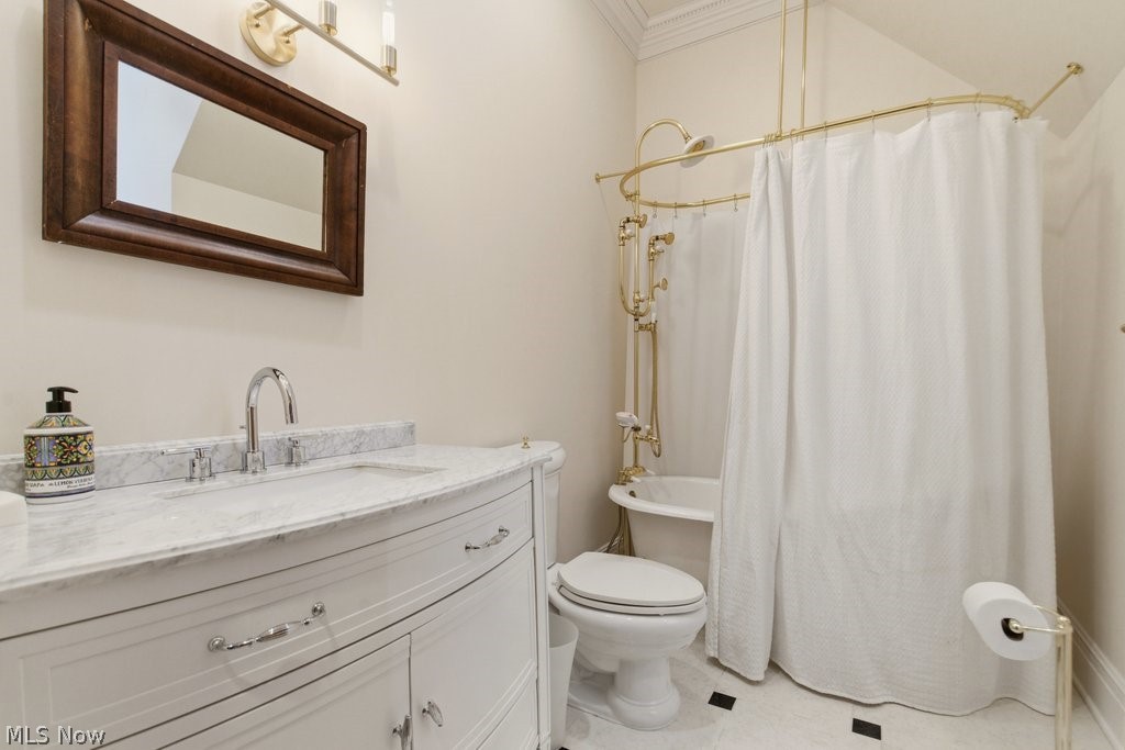 352 Bingham Court Bratenahl OH 44108