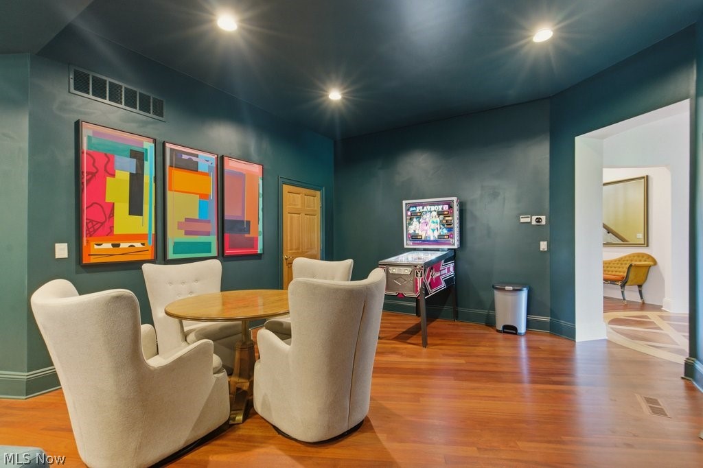 352 Bingham Court Bratenahl OH 44108