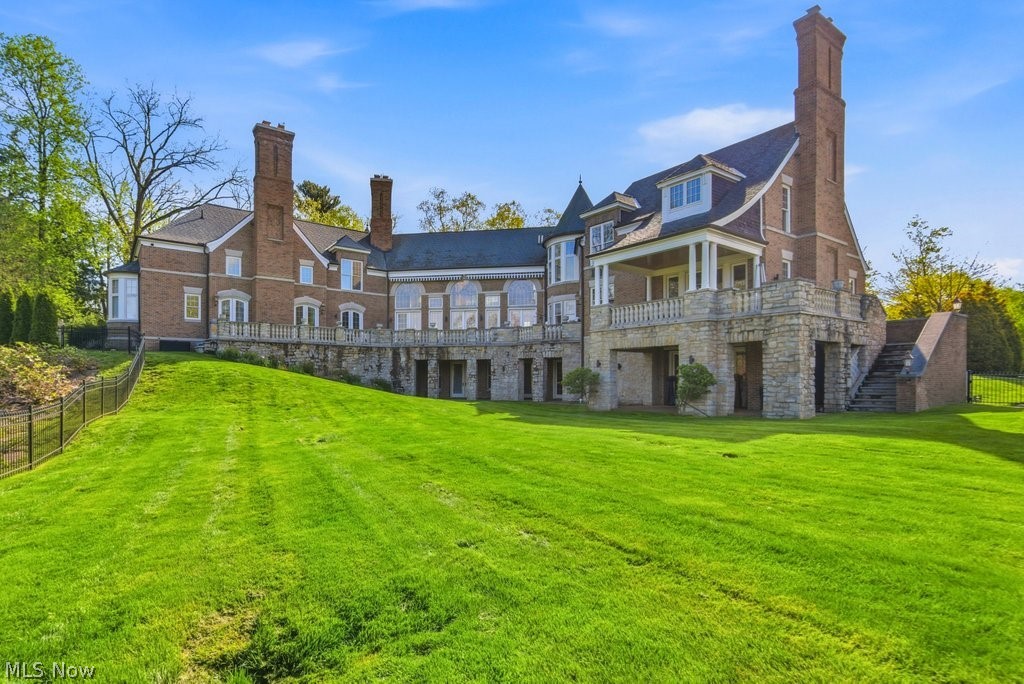 352 Bingham Court Bratenahl OH 44108