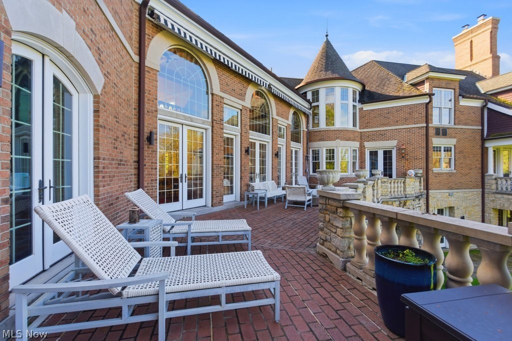 352 Bingham Court Bratenahl OH 44108