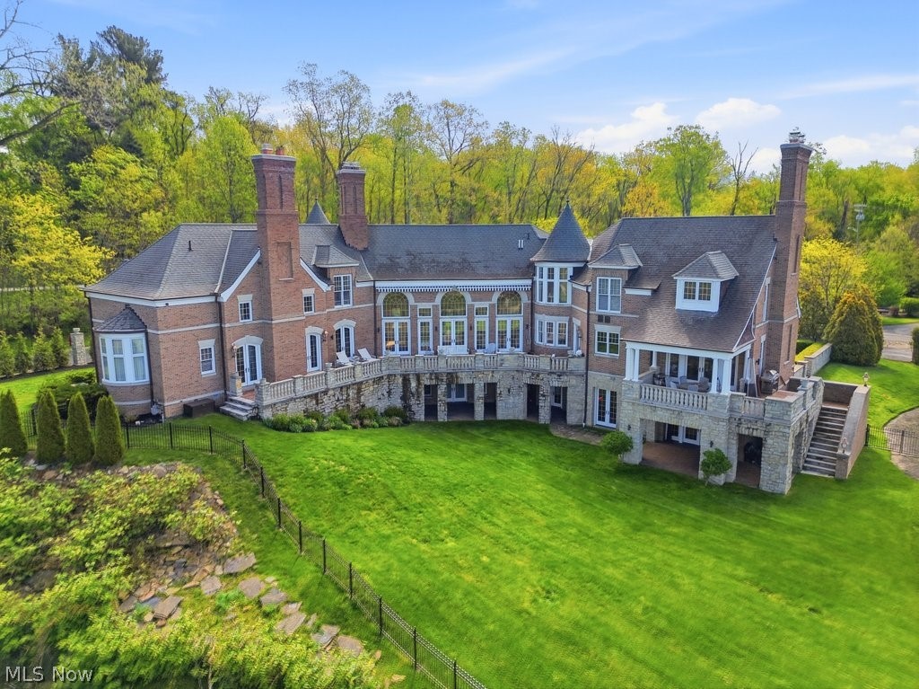 352 Bingham Court Bratenahl OH 44108