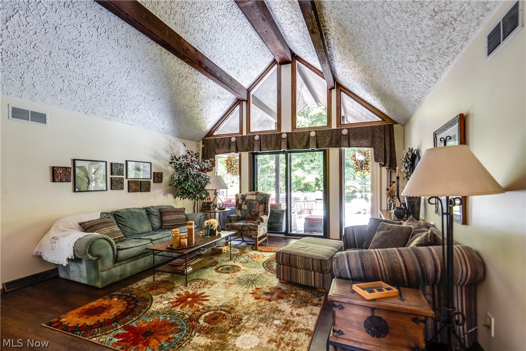 5269 Woodview Avenue Louisville OH 44641