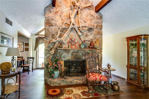 5269 Woodview Avenue Louisville OH 44641