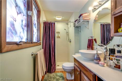 5269 Woodview Avenue Louisville OH 44641