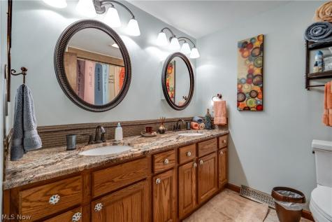 5269 Woodview Avenue Louisville OH 44641
