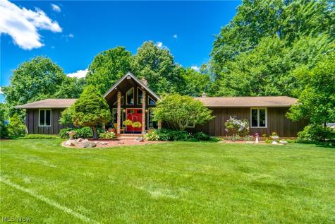 5269 Woodview Avenue Louisville OH 44641