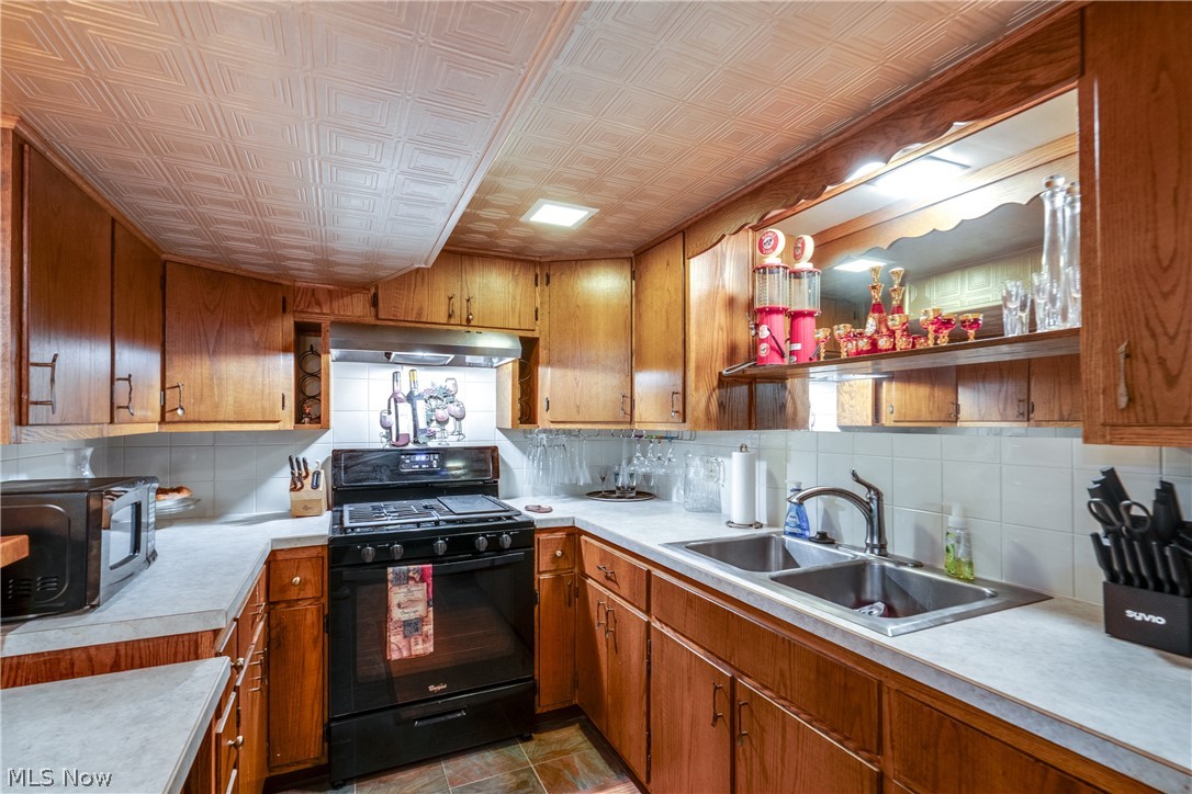 5269 Woodview Avenue Louisville OH 44641