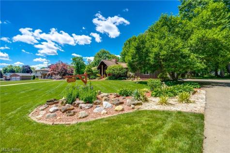 5269 Woodview Avenue Louisville OH 44641