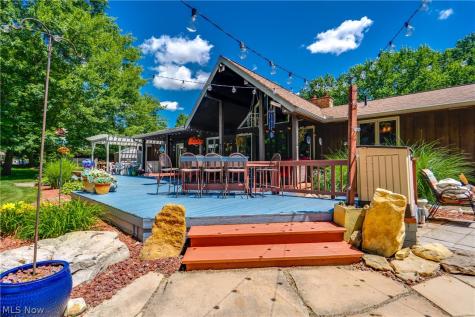 5269 Woodview Avenue Louisville OH 44641