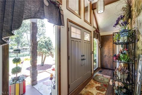 5269 Woodview Avenue Louisville OH 44641