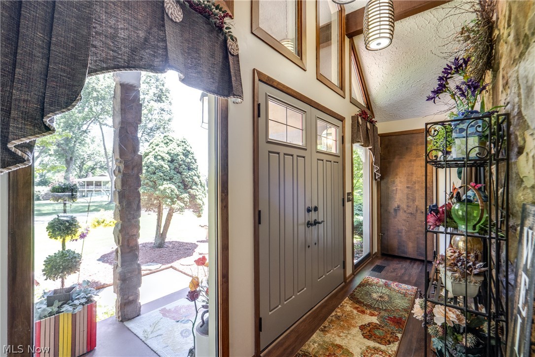 5269 Woodview Avenue Louisville OH 44641