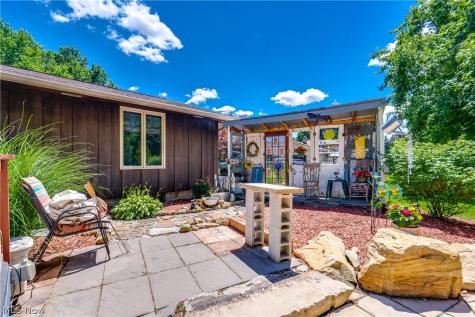 5269 Woodview Avenue Louisville OH 44641