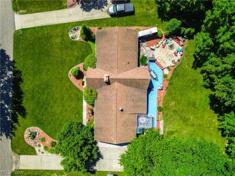5269 Woodview Avenue Louisville OH 44641