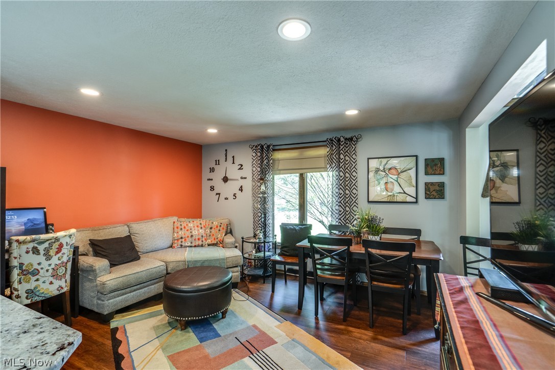 5269 Woodview Avenue Louisville OH 44641