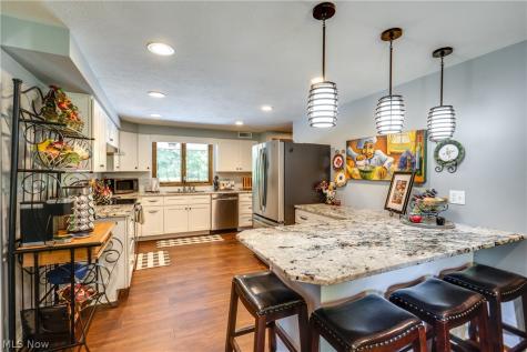 5269 Woodview Avenue Louisville OH 44641