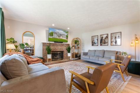 577 Colchester Court Akron OH 44319