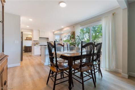 577 Colchester Court Akron OH 44319