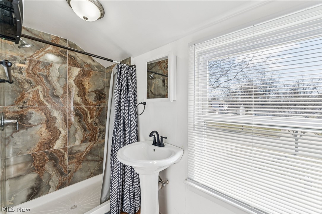 5039 Fairlawn Road Lyndhurst OH 44124