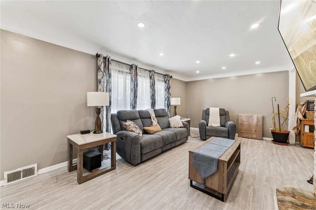 5039 Fairlawn Road Lyndhurst OH 44124