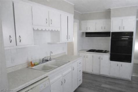 2015 Baxterly Avenue Lakewood OH 44107
