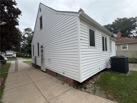 2621 Liggett Drive Parma OH 44134