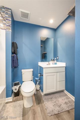 1112 Hidden Lake Boulevard Akron OH 44312
