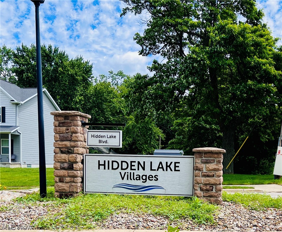 1112 Hidden Lake Boulevard Akron OH 44312