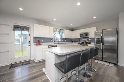 1112 Hidden Lake Boulevard Akron OH 44312