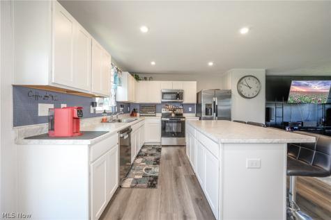 1112 Hidden Lake Boulevard Akron OH 44312