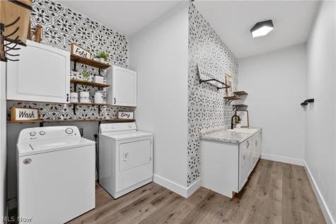 2252 Applegrove Street NE Canton OH 44721