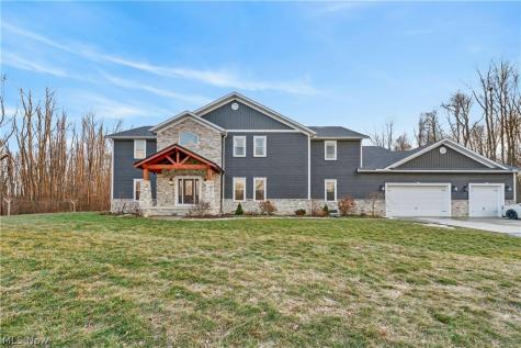 2252 Applegrove Street NE Canton OH 44721