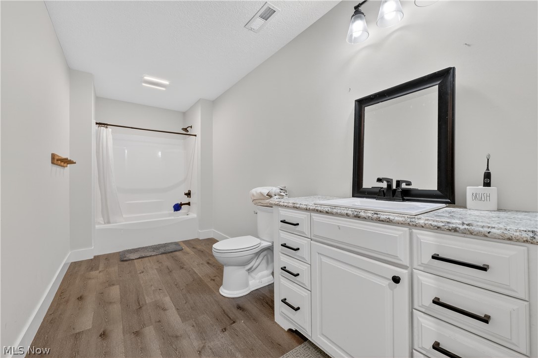 2252 Applegrove Street NE Canton OH 44721