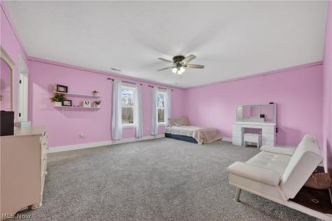 2252 Applegrove Street NE Canton OH 44721