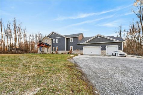 2252 Applegrove Street NE Canton OH 44721