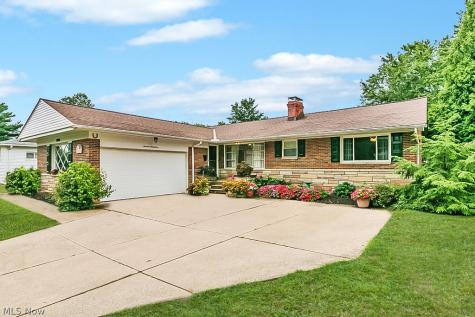 1934 Caronia Drive Lyndhurst OH 44124