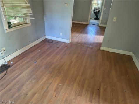 3325 E 49th Street Cleveland OH 44127