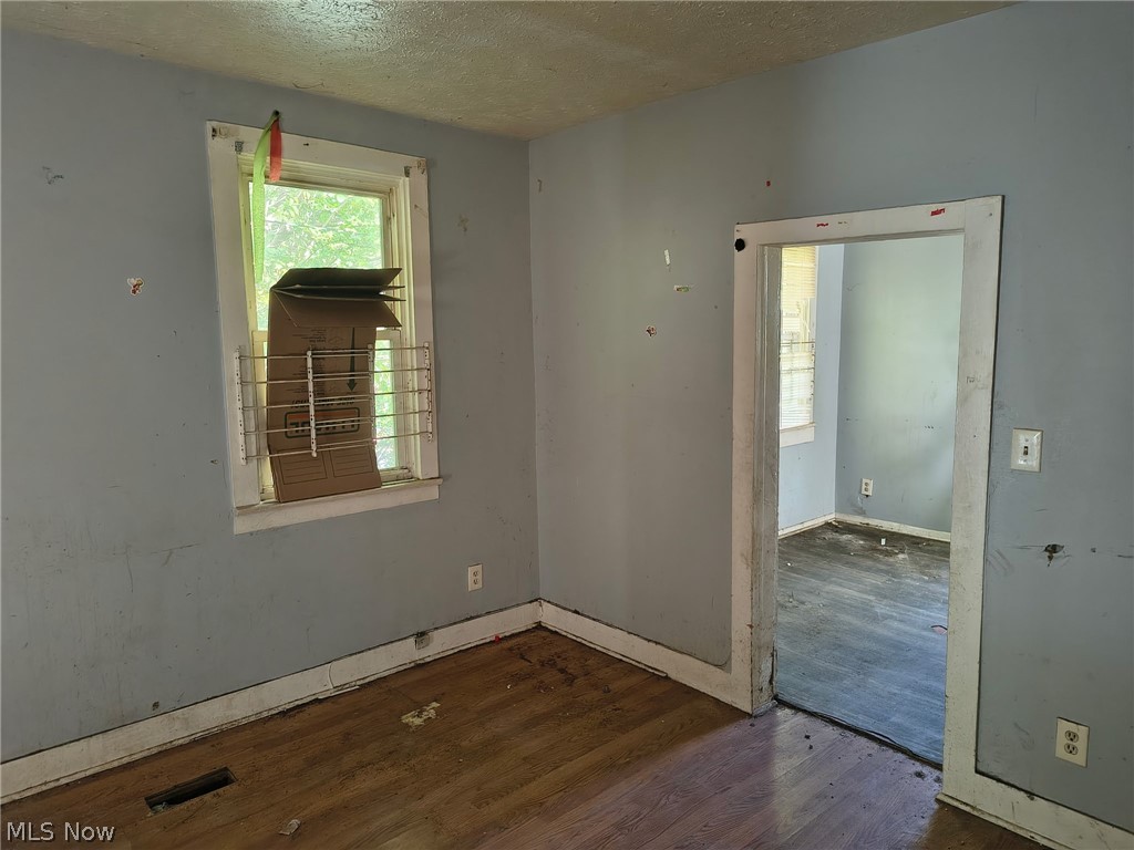 3325 E 49th Street Cleveland OH 44127